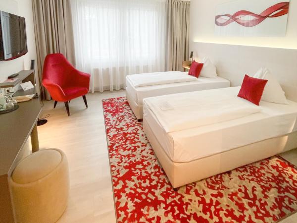 Ramada by Wyndham Dresden : photo 1 de la chambre chambre lits jumeaux standard