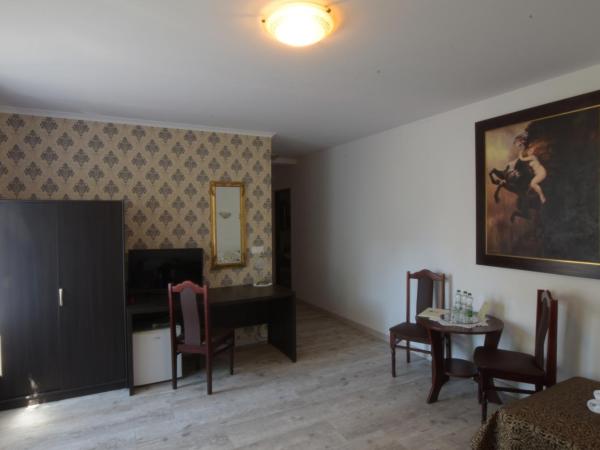 Dworek Złoty Róg Hotel i Restauracja : photo 2 de la chambre chambre triple standard