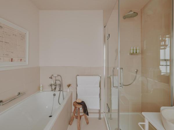 No 1 by GuestHouse, York : photo 5 de la chambre chambre spacieuse