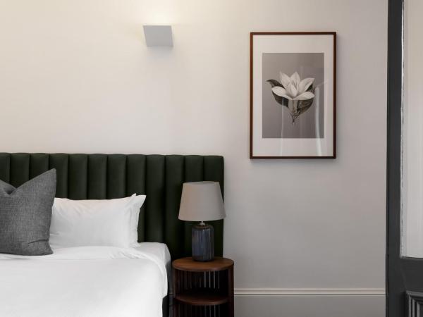 Hotel Challis Potts Point : photo 7 de la chambre chambre lit king-size avec balcon