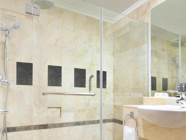 Kimaya Sudirman Yogyakarta by Harris : photo 7 de la chambre chambre deluxe double ou lits jumeaux