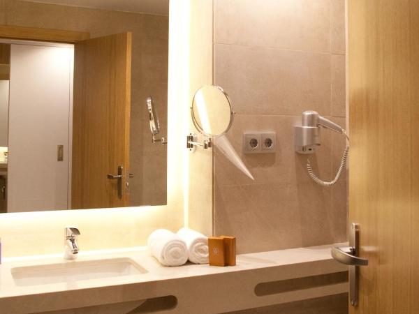 M.A. Hotel Sevilla Congresos : photo 10 de la chambre chambre familiale (2 adultes et 2 enfants)