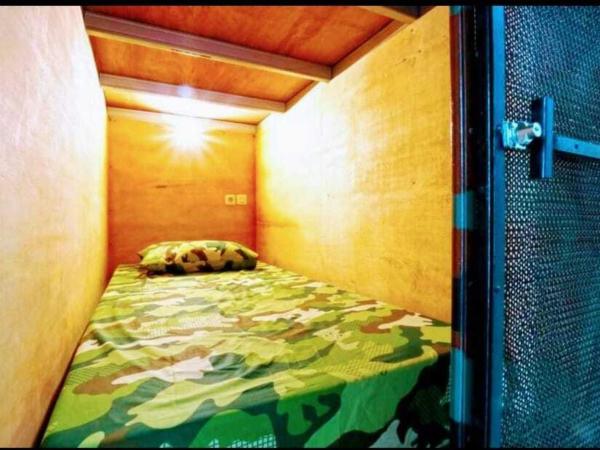 Kabin Kapsule UI Depok - Male Only : photo 4 de la chambre lits superposés dans dortoir masculin 