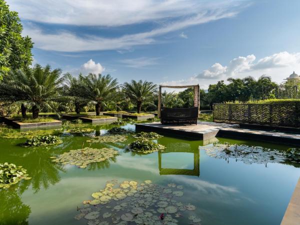 The Leela Palace Udaipur : photo 5 de la chambre chambre grand heritage avec piscine privée - vue sur jardin
