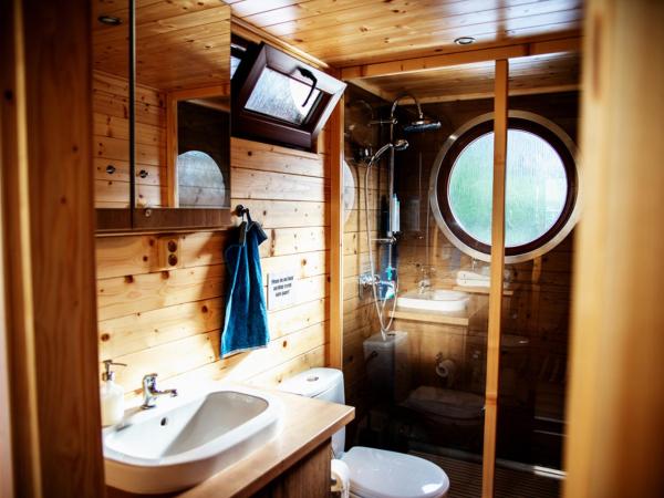 Houseboat Bonanza Prague : photo 5 de la chambre mobile home