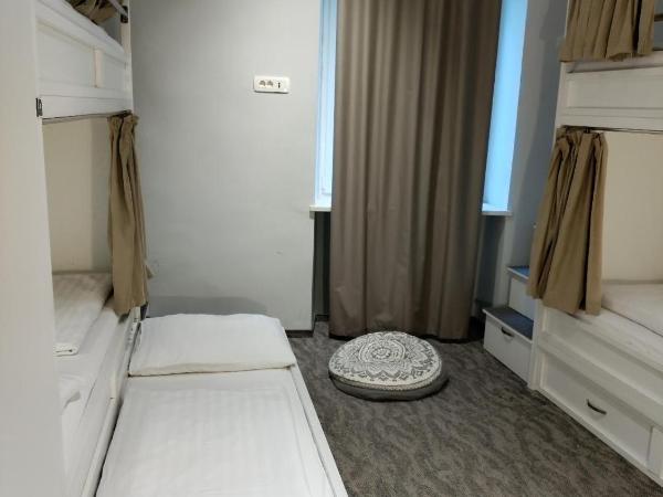 Downtown Boutique Hostel : photo 4 de la chambre chambre privée 5 lits avec salle de bains commune 