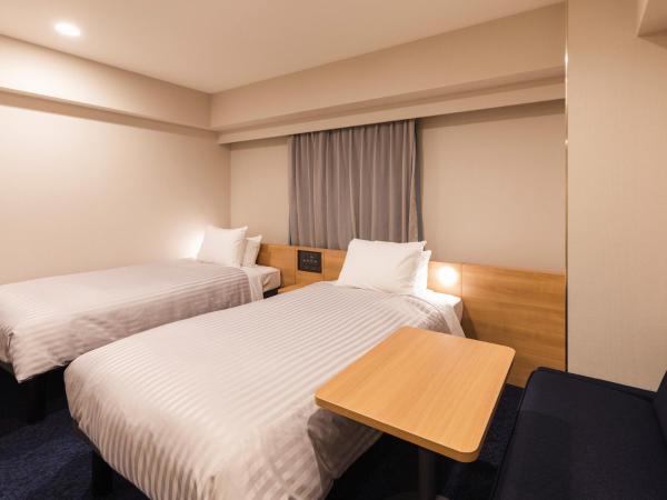 Sotetsu Fresa Inn Nagoya-Shinkansenguchi : photo 2 de la chambre chambre lits jumeaux de luxe avec canapé - non-fumeurs