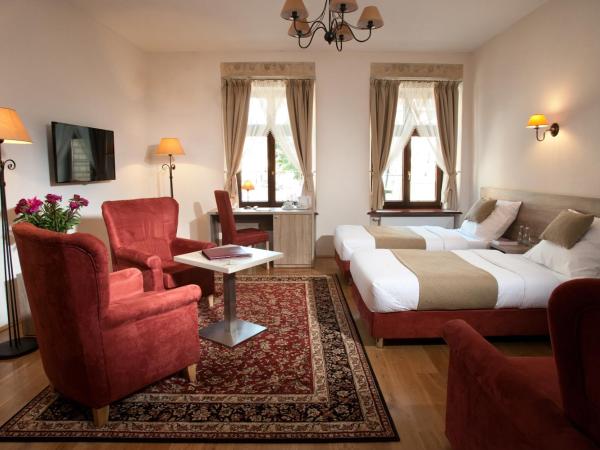 Hotel Santi : photo 10 de la chambre chambre double ou lits jumeaux