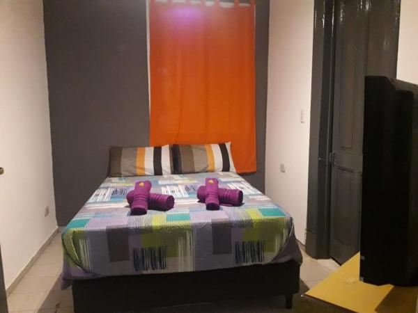 Hotel Gutierrez : photo 2 de la chambre chambre double avec salle de bains privative