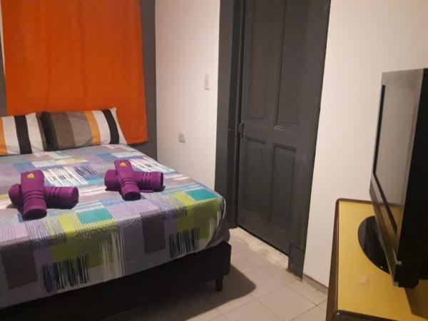 Hotel Gutierrez : photo 3 de la chambre chambre double avec salle de bains privative