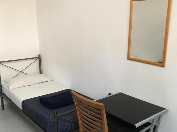 Reina Madre Hostel : photo 6 de la chambre chambre lits jumeaux standard avec salle de bains commune