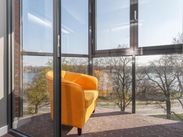 Hotel Czarna Róża : photo 7 de la chambre chambre double deluxe - vue sur rivière