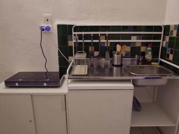 Clown and Bard Hostel : photo 6 de la chambre chambre triple avec salle de bains commune