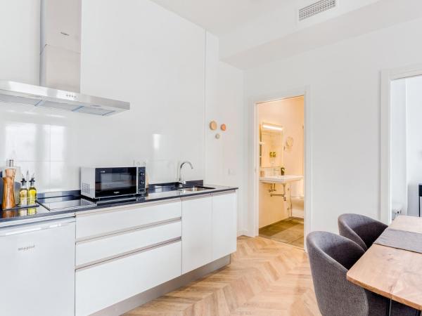 limehome Málaga Calle Ancha del Carmen - Digital Access : photo 5 de la chambre appartement 1 chambre avec terrasse