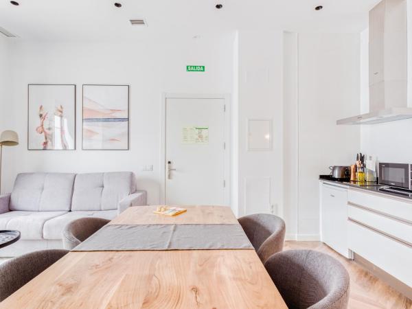 limehome Málaga Calle Ancha del Carmen - Digital Access : photo 10 de la chambre appartement 1 chambre avec terrasse