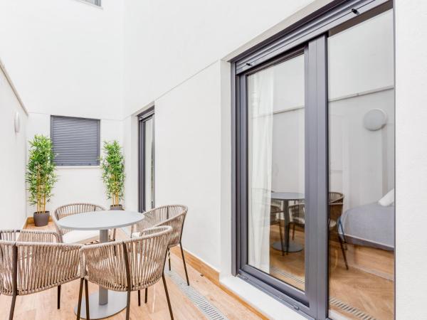 limehome Málaga Calle Ancha del Carmen - Digital Access : photo 6 de la chambre appartement 1 chambre avec terrasse
