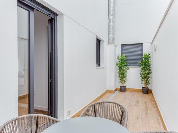 limehome Málaga Calle Ancha del Carmen - Digital Access : photo 5 de la chambre one-bedroom apartment with terrace - disability access