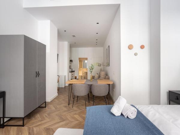 limehome Málaga Calle Ancha del Carmen - Digital Access : photo 8 de la chambre studio l with sofa bed