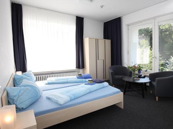 Haus Venusberg Jugendbildungsstätte Bonn : photo 1 de la chambre chambre lits jumeaux avec douche 