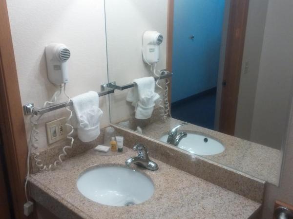 Sunrise Inn : photo 8 de la chambre suite de luxe avec baignoire spa