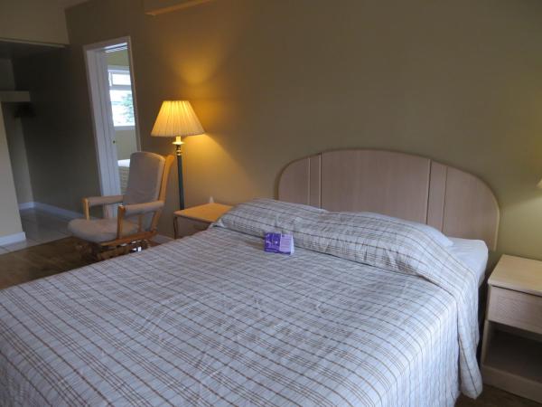 Nice Inn Edmonton : photo 6 de la chambre suite lit queen-size – non-fumeurs