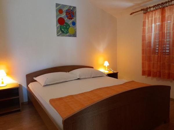 Apartments Lucija : photo 6 de la chambre appartement 2 chambres avec balcon