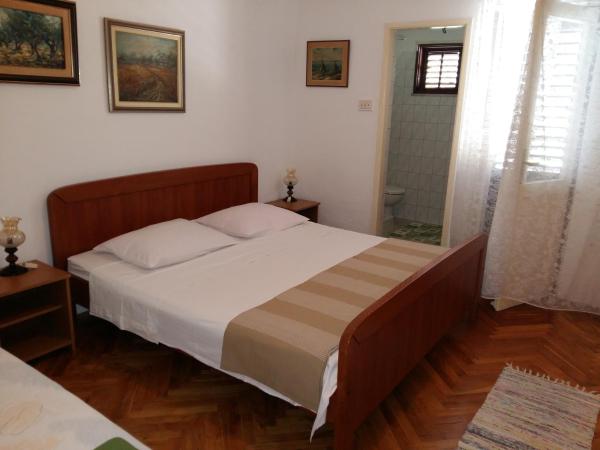 Apartments Lucija : photo 8 de la chambre appartement 3 chambres - vue sur mer