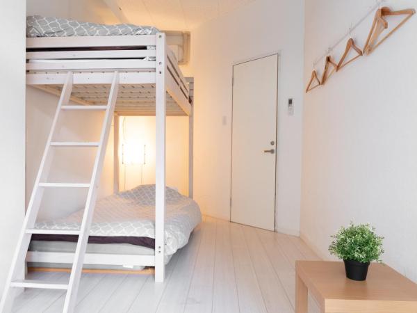 Casa Blanca Guesthouse : photo 4 de la chambre chambre quadruple avec salle de bains commune