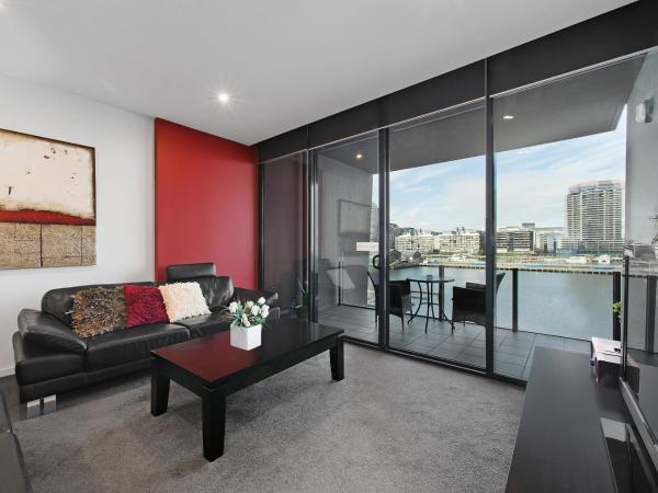 Docklands Private Collection - NEWQUAY : photo 5 de la chambre appartement newquay 2 chambres, 2 salles de bains - vue sur port de plaisance