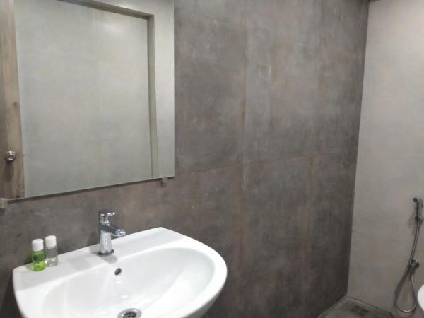 HOTEL INDUS INN : photo 9 de la chambre suite