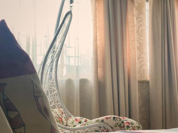 Suzhou Jade Snow Lodge : photo 10 de la chambre chambre lit king-size - vue sur rivière