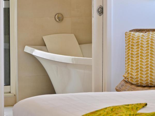 L'Escale Côté Sud : photo 10 de la chambre suite avec jacuzzi - vue panoramique sur mer