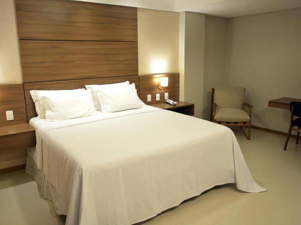 Pituba Praiamar Hotel : photo 7 de la chambre suite lit king-size avec baignoire spa