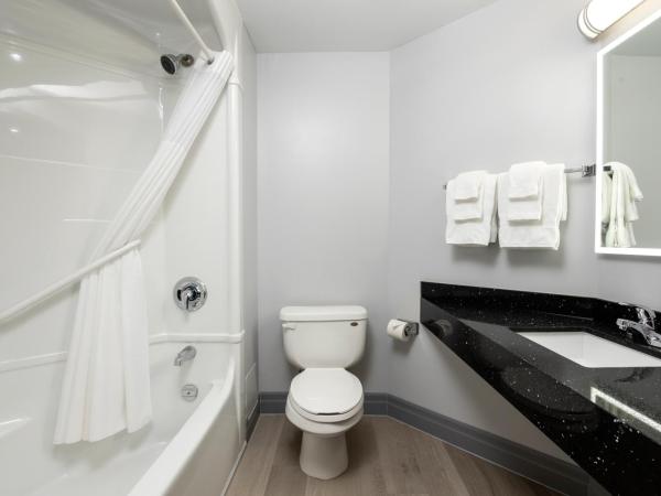 Comfort Hotel : photo 5 de la chambre chambre lit king-size standard - non-fumeurs