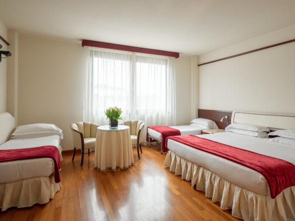 Hotel Leopardi : photo 1 de la chambre chambre quadruple