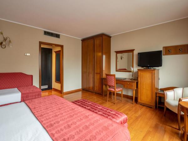 Hotel Leopardi : photo 3 de la chambre chambre quadruple