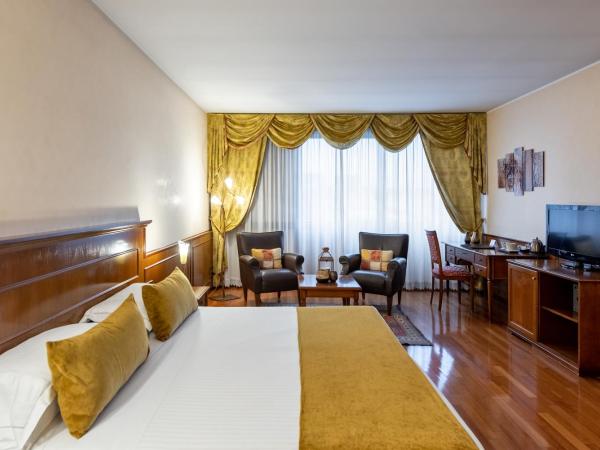 Hotel Leopardi : photo 1 de la chambre suite junior avec baignoire spa