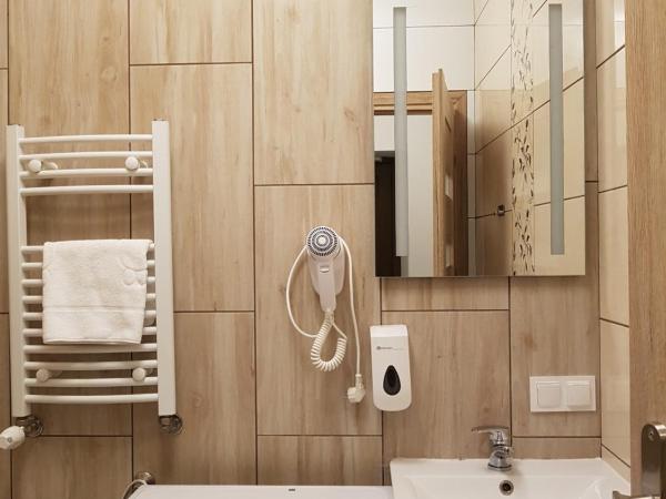 Hostel Mleczna - Metro Zacisze : photo 6 de la chambre chambre lits jumeaux standard avec salle de bains commune