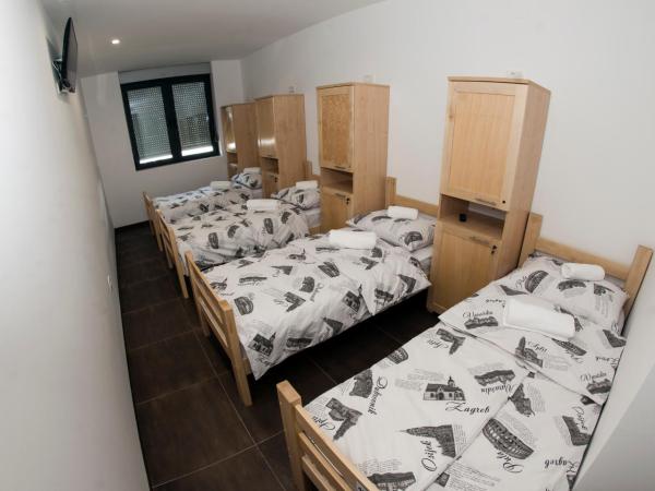 Hostel Moving : photo 4 de la chambre chambre quadruple