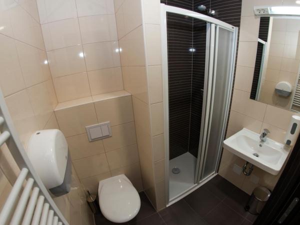 Hostel Moving : photo 9 de la chambre chambre double avec balcon