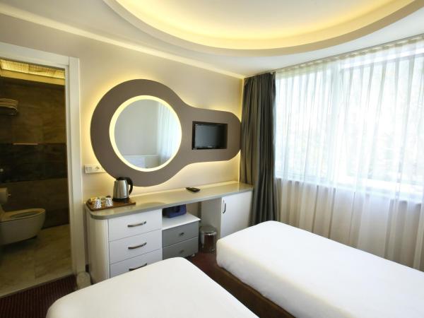 IS Hotel : photo 1 de la chambre chambre lits jumeaux - vue sur jardin