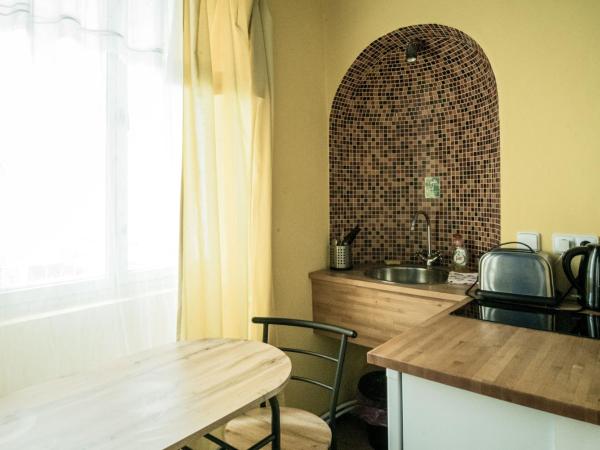 Charles Bridge Hostel & Apartments : photo 6 de la chambre chambre double ou lits jumeaux avec salle de bains commune