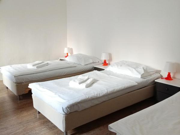 Charles Bridge Hostel & Apartments : photo 5 de la chambre chambre triple avec salle de bains commune