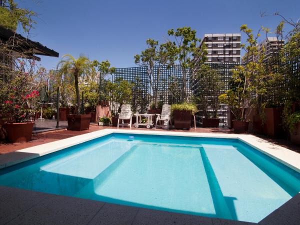 Leonardo Da Vinci Residence : photo 9 de la chambre appartement avec piscine privée, lit double et canapé-lit
