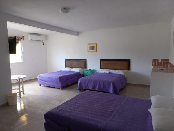 Airport Sleepy Inn : photo 1 de la chambre chambre triple confort avec douche