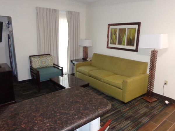SureStay Plus by Best Western Orlando Lake Buena Vista : photo 10 de la chambre suite 2 chambres avec 1 lit king-size et 2 lits queen-size