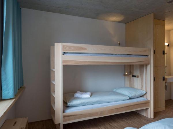 Gstaad Saanenland Youth Hostel : photo 5 de la chambre lit simple dans chambre quadruple