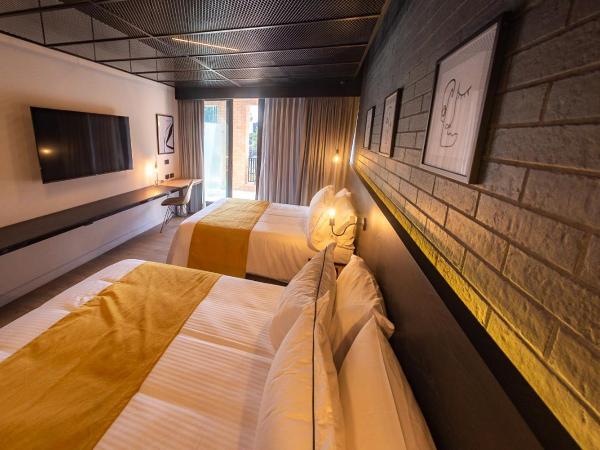 FULTON Business Luxury HOTEL : photo 7 de la chambre chambre lits jumeaux avec terrasse