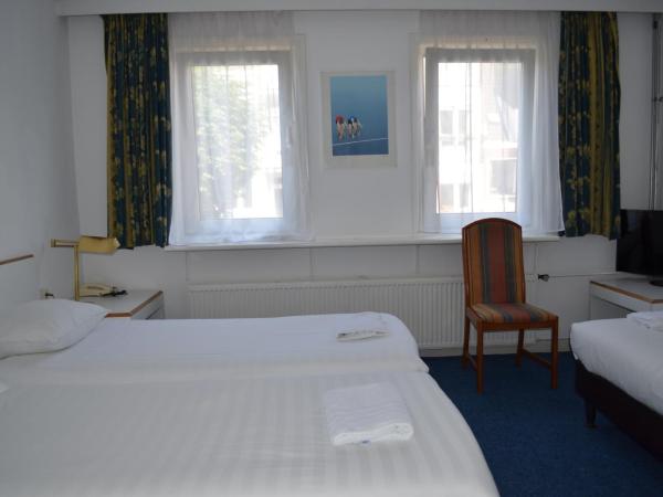 Hotel de Munck : photo 2 de la chambre chambre triple avec salle de bains privative