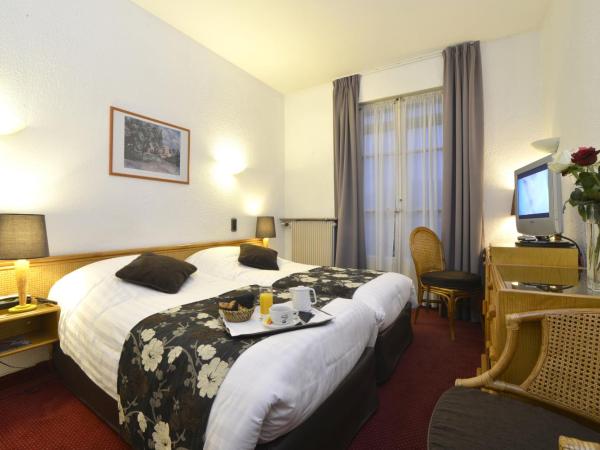 Hôtel d'Angleterre Grenoble Hyper-Centre : photo 1 de la chambre chambre lits jumeaux